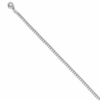 Sølvtennisarmbånd med klare sten og karabinlås, elegant og slankt design.