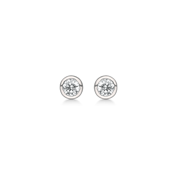Elegante sølv ørestikker med zirconia i bred rørfatning fra Støvring Design