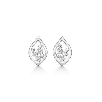 Støvring Design's Smukke ørestikker med glitrende zirkonia, måler 10 x 6 mm