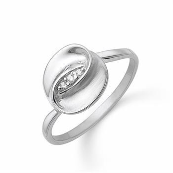 Flot dobbelt oval fingerring med to forskellige overflader og glimtende zirkonia fra Støvring Design