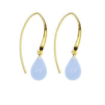 Forgyldte øreringe med dråbeformet lys blå chalcedonsten, elegant og minimalistisk design.