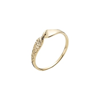 Glat og banket ring i 8 karat