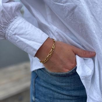 Forgyldt stål armbånd med 2 kæder, på håndled