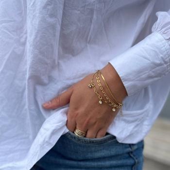 Mix\'n\'match dette flotte forgyldte stålarmbånd