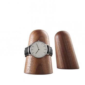 TIME-OFF Large urholder i Valnød, fra dot aarhus design