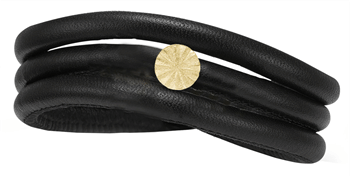 Mor's 6 mm læderarmbånd fra Christina med magnetlås og charm