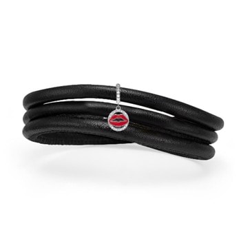 Christina Jewelry Anders Blichfeldt, Bonsoir Madame Kampagne 4 mm læderarmbånd (slim-model) med sølv charm med rød emalje og smukke sten.