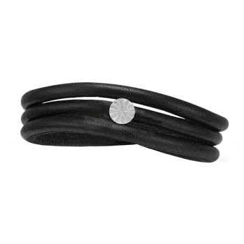 Mor's 4 mm læderarmbånd fra Christina med sølv charm