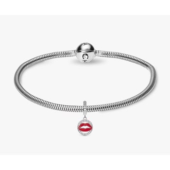 Christina Jewelry Anders Blichfeldt, Bonsoir Madame Kampagne sølv armbånd 4 mm med sølv charm med rød emalje og smukke sten.