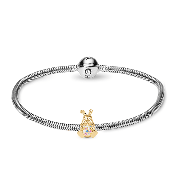Sølv armbånd 4 mm med påskehare charm i forgyldt sølv med farverige topaz