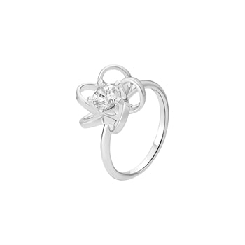 Ring i sterling sølv med blomsterdesign og klar zirkonia i midten. Glat og skinnende bånd.