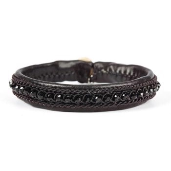 Model BEC_5750-12, 1,2 cm bredt Samer armbånd med sort tin tråds fletninger og sorte krystaller hos Guldsmykket.dk