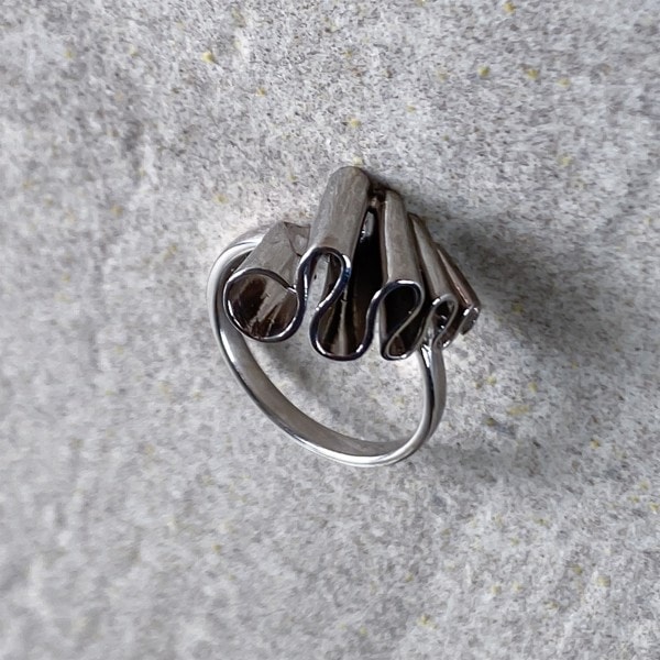 Elegant sølv ring fra NURAN (STR. 57)