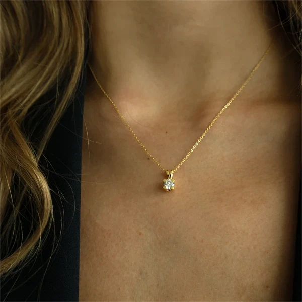 Elya vedhæng i guld med 0,50 ct labgrown diamant fra Aagaard