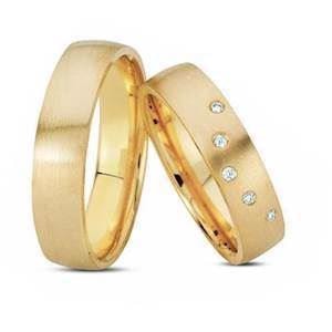 8 karat guld ringe med 5 stk 0,01 ct diamanter og silkemat overflade