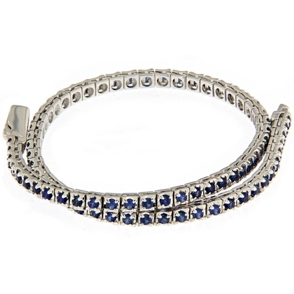 18 kt hvidgulds tennis armbånd med ca 53 stk 0,11 ct ægte blå safir, 17 cm