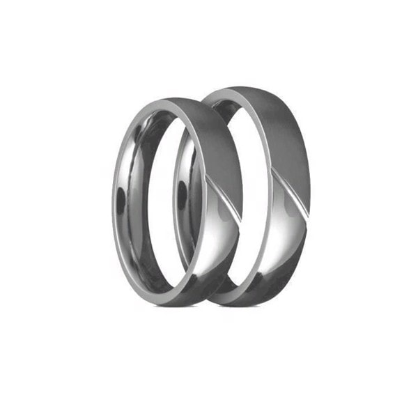 Titanium Vielsesringe, blankpoleret med indgraveret skrå streg, 5 mm 