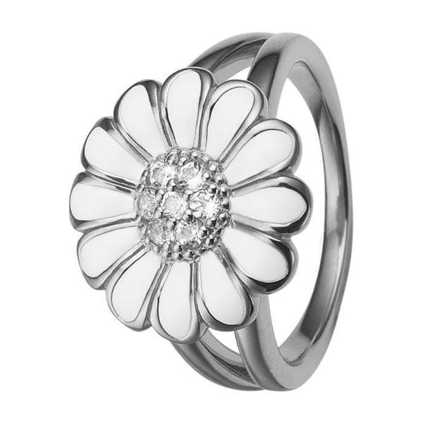 Model 4.6.A, Smuk marguerite med 7 hvide topaz og hvid emalje hos Guldsmykket.dk