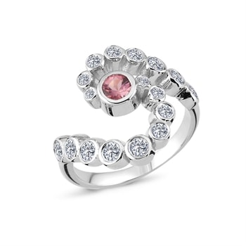 14 kt hvidguld Flow ring med i alt 0,65 ct diamanter Wesselton SI