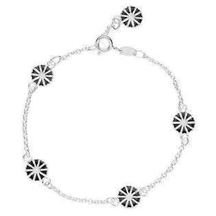 Lund Marguerit armbånd i sølv med sort emaljeret 7,5 mm blomster