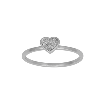 14 kt. hvidguldsring med hjerteformet design, dekoreret med små diamanter, slank ringstruktur.