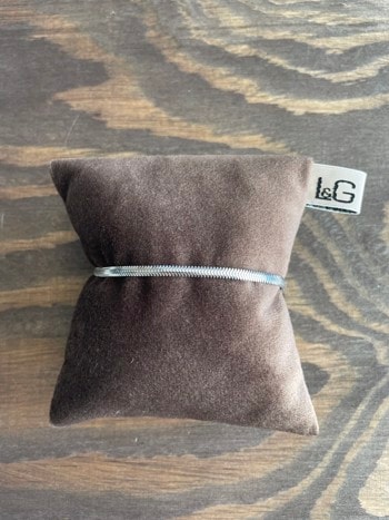 Armbånd sølv rhodineret flad slange, fra L&G
