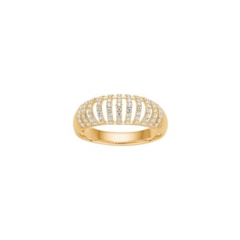 Forgyldt sølv ring med bølget design og indlagte zirkoner, der reflekterer lys smukt.