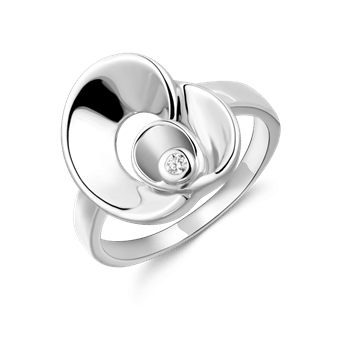 Sølvring fra Støvring Design med stor cirkulær overflade og central ædelsten i swirl-design.