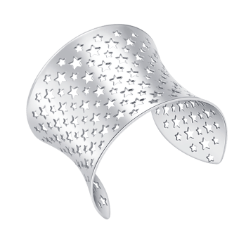 Skinnende stålarmring med stjerneformede udskæringer, bred og åben i designet fra Støvring Design.