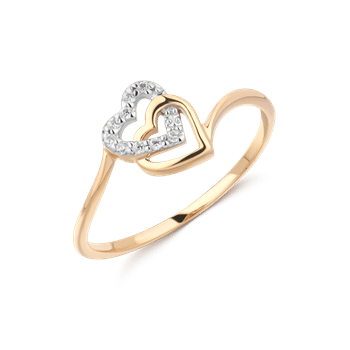 Guld ring med dobbelt hjerte-design, hvor det ene hjerte er dekoreret med små sten.