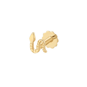 Guld labret piercing med slangedesign og tekstureret overflade fra Støvring Design.