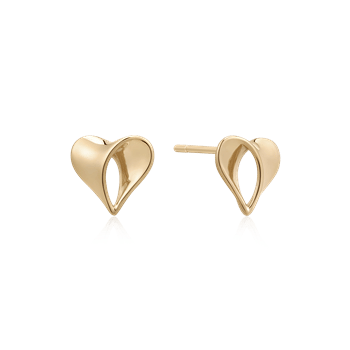Guld hjerteformede ørestikker med poleret overflade fra Støvring Design.