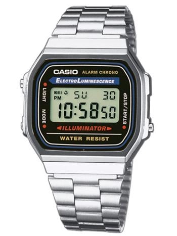 Casio retro ur med digital display, metallisk rem, viser tid, dag, dato, og har lys- og modeknapper.