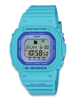 Casio G-Shock ur i lys blå med digitalt display. Viser SØN 6-30, 10:58:50 og "WATER 20BAR RESIST".