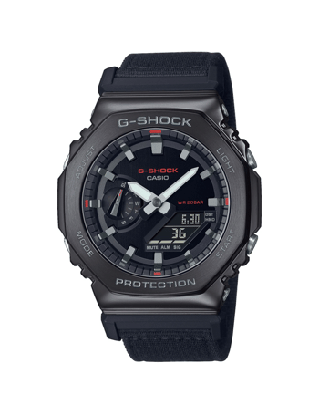 Sort Casio G-Shock ur med analog og digital skærm, sort rem, sølvdetaljer, vandtæt til 20 bar.