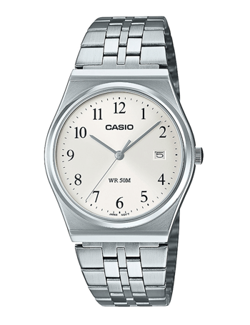 Casio ur med rund urskive, arabertal, datovisning og metalrem. Vandtæthed WR 50M angivet.