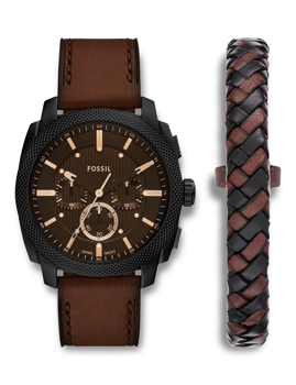 Fossil herreur med brun læderrem og mørk urskive, ved siden af et flettet armbånd i flere farver.