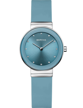 Elegant Bering dameur med rund blå urskive, "BERING" logo og matchende blå rem.