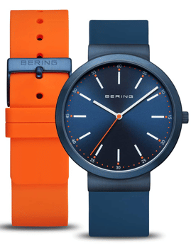 Blåt Bering ur med minimalistisk urskive og to remme, en blå og en orange med branding.