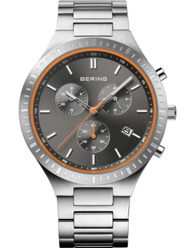 Bering ur i titanium med tre kronografer, orange kant og datovisning klokken 4.