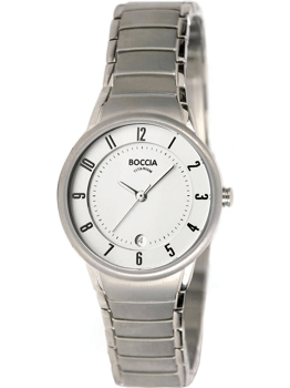 Boccia dameur i titanium med hvid urskive, sorte tal, datovisning kl. 6 og "BOCCIA TITANIUM"-tekst.