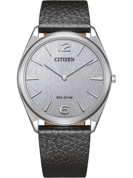 Sølvfarvet urskive med "CITIZEN" og "Eco-Drive", sort struktureret rem, minimalistisk design.