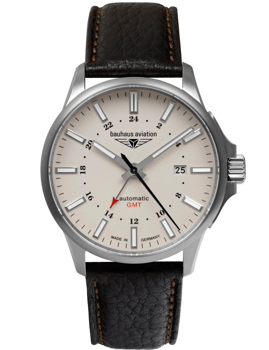 Bauhaus Aviation ur med GMT, dato ved 3, titanium urkasse og sort læderrem med syninger.
