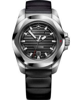 Victorinox ur med tekstureret skive, mærke, "Automatic", dato kl. 6 og sort rem.