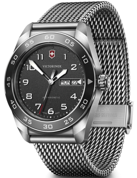 Victorinox ur med metalnetrem, dag- og datovisning, teksten "ANTIMAGNETIC" på urskiven.
