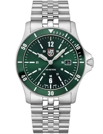 Sporty Luminox herreur med grøn urskive, sølvstålrem, dato og vandtæthed op til 10 ATM.